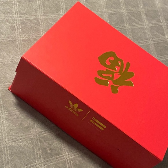 Pharrelle williams X BYW Chinese New Year! Size 12 - Picture 4 of 5